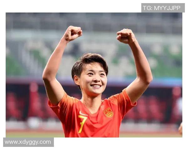 利沃夫斯基助攻，精彩一击破门！绿茵场上的英雄时刻