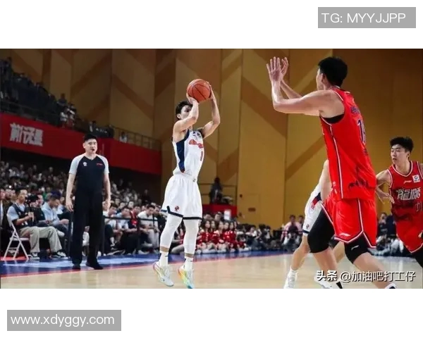 解放军篮球队与广东男篮激战正酣谁将赢得这场精彩对决
