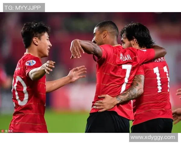 权健与上港激战正酣比分悬念迭起球迷热情高涨的精彩对决 权健与上港激战正酣比分悬念迭起球迷热情高涨的精彩对决