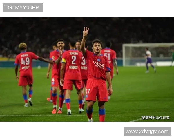 若昂内维斯在足球场上的崛起与未来发展潜力分析 若昂内维斯在足球场上的崛起与未来发展潜力分析